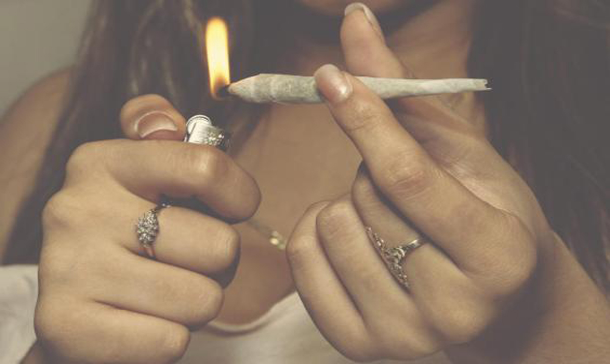 Study Shows Females Who Smoke Marijuana Have Higher IQ’s Than Those who Don’t